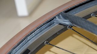 タイヤのローテーションをしたらチューブが爆ぜた話
