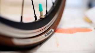 駐輪場で謎のパンク、そして劣化の気づき